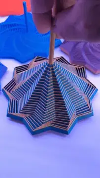 Estrela Sensorial impressa em 3D girando, brinde físico do pacote